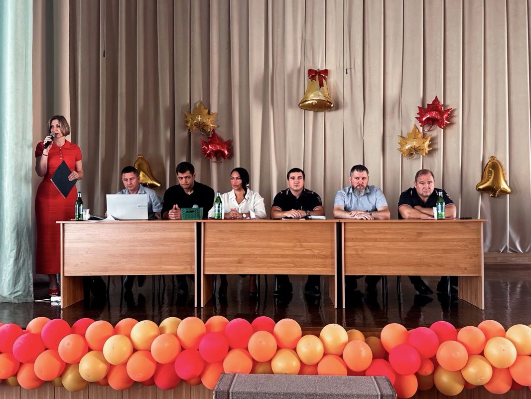 В школе № 1 прошло общегородское родительское собрание, приуроченное к началу нового 2026–2027 учебного года В школе № 1 прошло общегородское родительское собрание, приуроченное к началу нового 2026–2027 учебного года