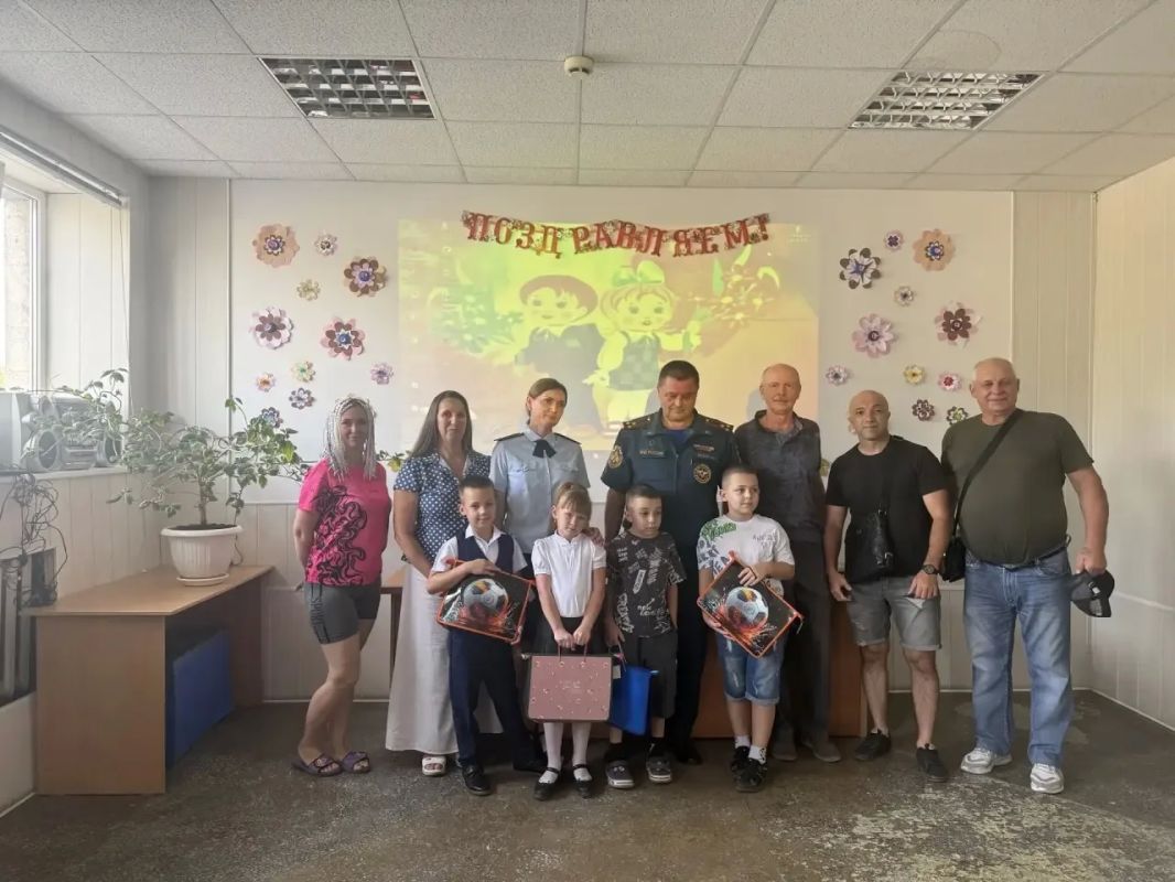 В Новочеркасске поздравили первоклассников с новым учебным годом В Новочеркасске поздравили первоклассников с новым учебным годом