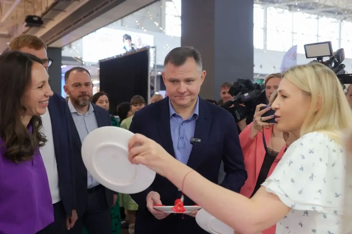 Юрий Слюсарь: Сегодня в Аксае встретился с удивительными людьми - волонтерами, которые делают добрые дела, вовлекая в творчество, спорт и общественную жизнь людей с особенностями здоровья Юрий Слюсарь: Сегодня в Аксае встретился с удивительными людьми - волонтерами, которые делают добрые дела, вовлекая в творчество, спорт и общественную жизнь людей с особенностями здоровья