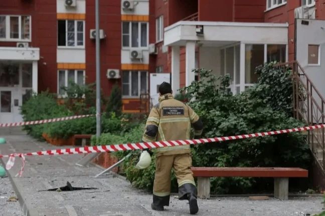 Юрий Слюсарь опубликовал снимки последствий налёта дронов ВСУ на Ростов Юрий Слюсарь опубликовал снимки последствий налёта дронов ВСУ на Ростов
