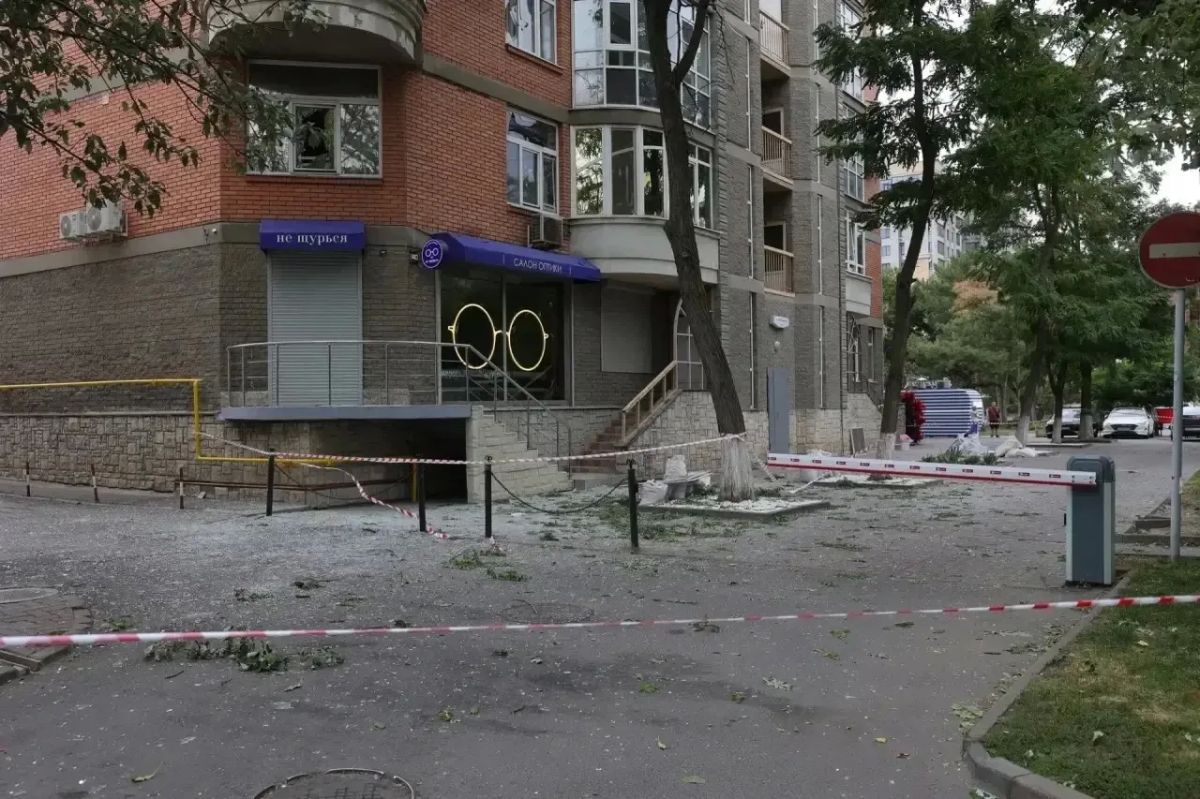 Состояние пятилетнего мальчика и его мамы врачи оценивают как средней тяжести Состояние пятилетнего мальчика и его мамы врачи оценивают как средней тяжести