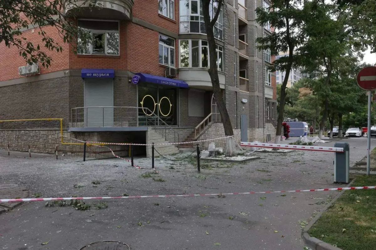 Последствия ночной атаки БПЛА на центр Ростова Последствия ночной атаки БПЛА на центр Ростова