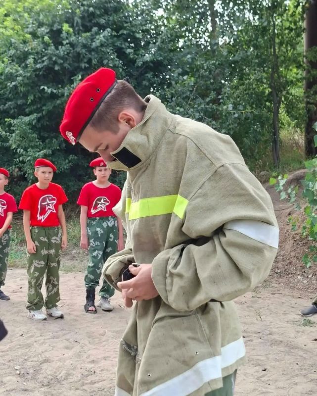 Настоящий боевой день: юнармейцы осваивали профессию спасателя! Настоящий боевой день: юнармейцы осваивали профессию спасателя!