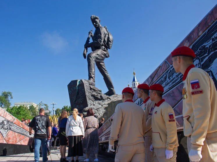 Премьер-министр Японии хочет добиться демонтажа памятника Русскому солдату, отлитому в Батайске Премьер-министр Японии хочет добиться демонтажа памятника Русскому солдату, отлитому в Батайске