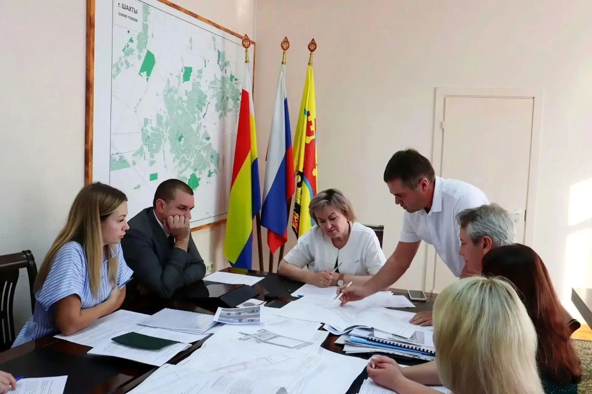 Развитие города по правилам: в Шахтах обсудили градостроительные проекты Развитие города по правилам: в Шахтах обсудили градостроительные проекты