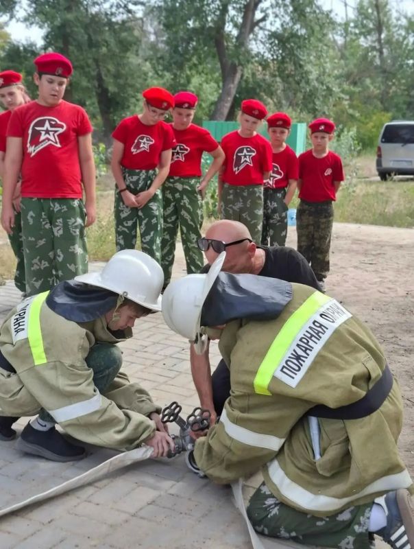 Настоящий боевой день: юнармейцы осваивали профессию спасателя! Настоящий боевой день: юнармейцы осваивали профессию спасателя!
