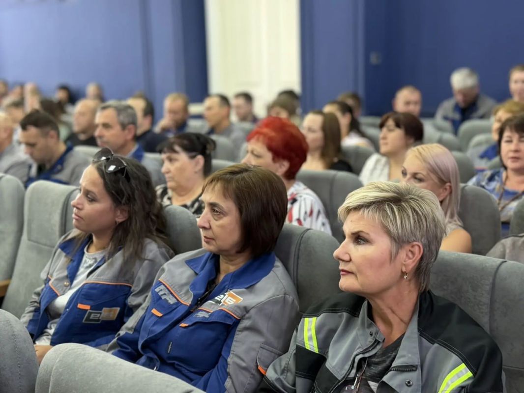 Недавно встретился с коллективом филиала группы производственных компаний Эл6 в Новочеркасске Недавно встретился с коллективом филиала группы производственных компаний Эл6 в Новочеркасске