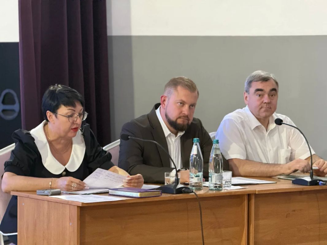 Принял участие в заседании политического совета Батайского местного отделения партии «Единая Россия» Принял участие в заседании политического совета Батайского местного отделения партии «Единая Россия»