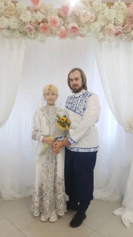 «Говорим то слово, которое легче вспомнить»: житель Азова женился на кореянке и общается с ней на смеси трех языков «Говорим то слово, которое легче вспомнить»: житель Азова женился на кореянке и общается с ней на смеси трех языков
