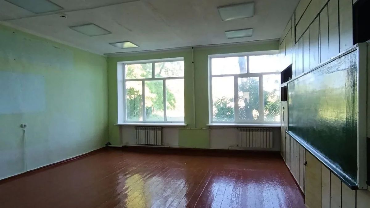 В Тацинском районе продают здание бывшей школы почти за бесценок В Тацинском районе продают здание бывшей школы почти за бесценок