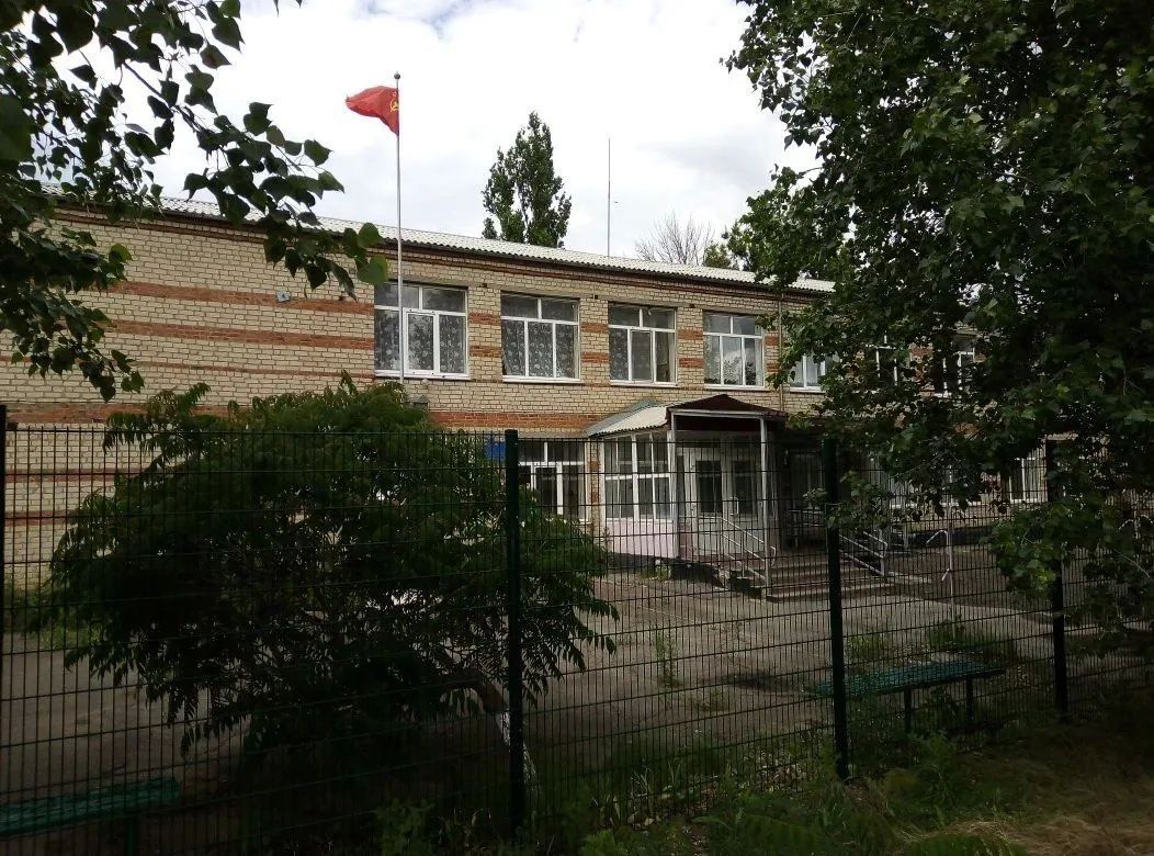 В Тацинском районе продают здание бывшей школы почти за бесценок В Тацинском районе продают здание бывшей школы почти за бесценок
