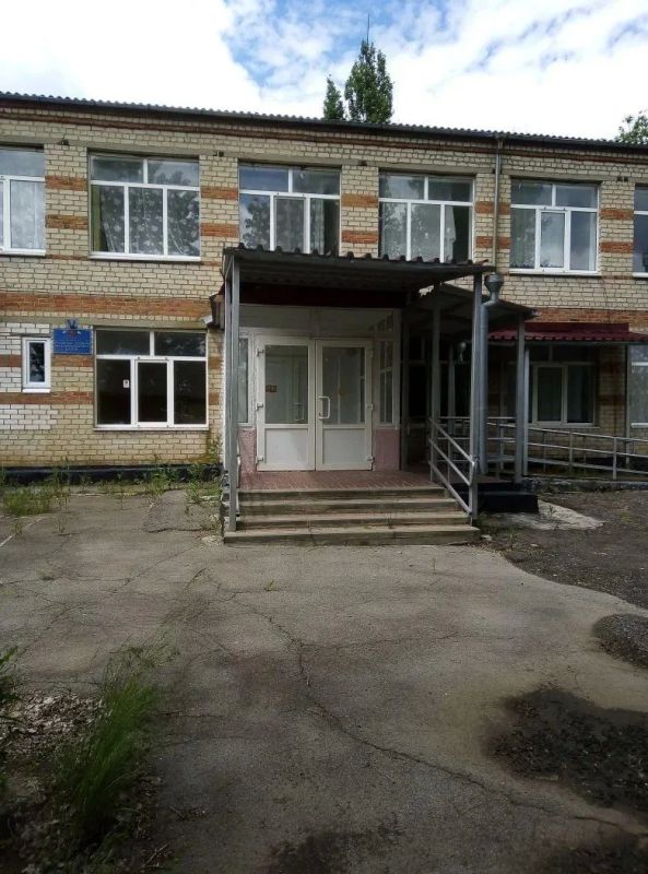 В Тацинском районе продают здание бывшей школы почти за бесценок В Тацинском районе продают здание бывшей школы почти за бесценок