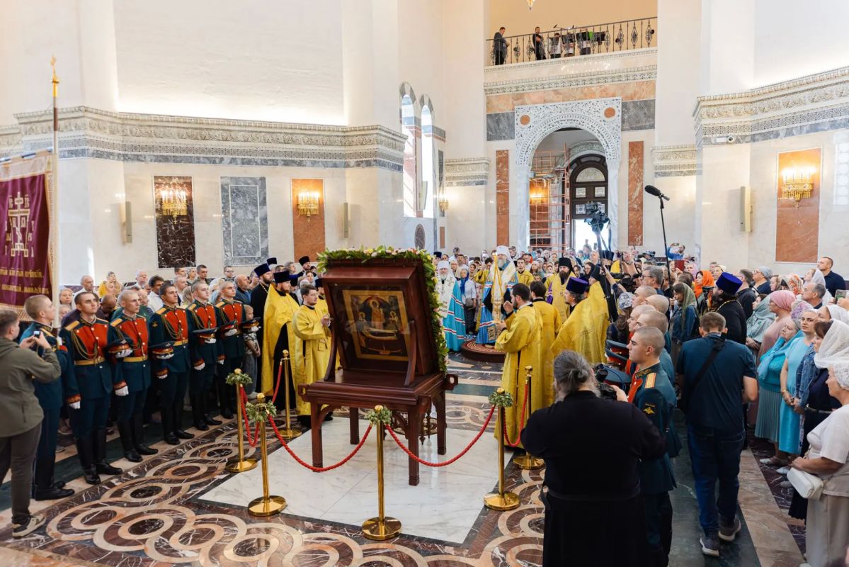 Ковчег с частицей мощей Дмитрия Донского привезли в Главный храм Южного военного округа Ковчег с частицей мощей Дмитрия Донского привезли в Главный храм Южного военного округа