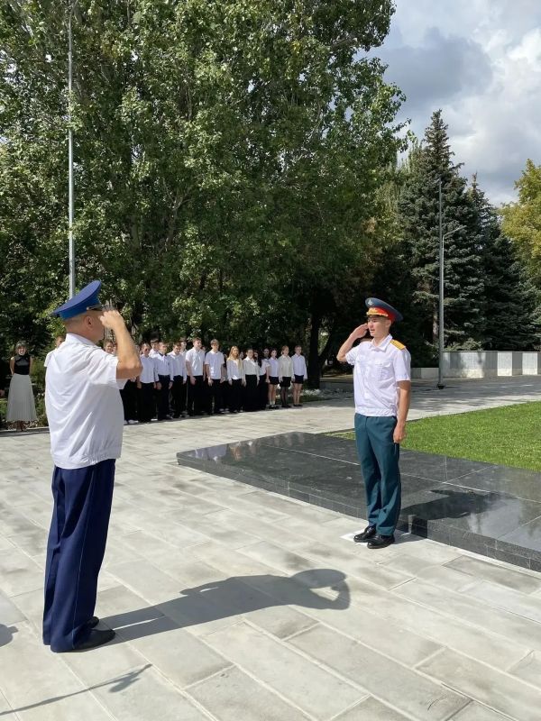 «Служба начинается с памяти»: учащиеся полицейских классов открыли практическую неделю у мемориала «Служба начинается с памяти»: учащиеся полицейских классов открыли практическую неделю у мемориала