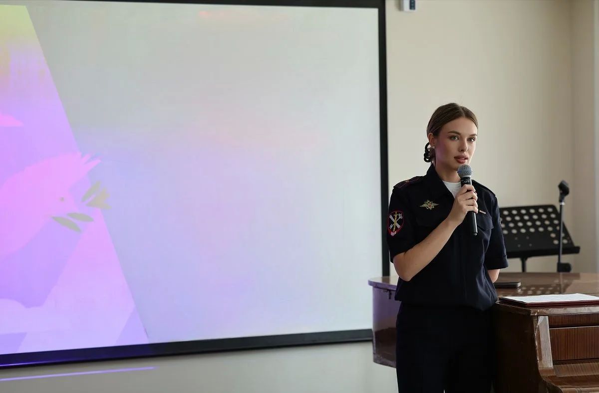 В ростовском колледже культуры полицейские провели беседу с первокурсниками о терроризме В ростовском колледже культуры полицейские провели беседу с первокурсниками о терроризме