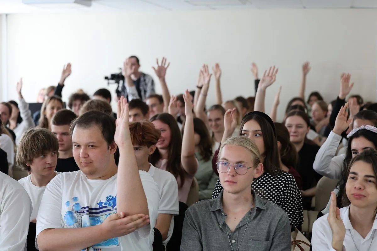В ростовском колледже культуры полицейские провели беседу с первокурсниками о терроризме