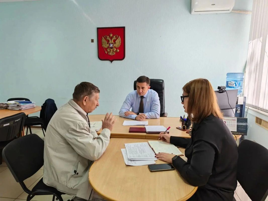 Заместитель главы администрации Сергей Федосеев провёл приём граждан Заместитель главы администрации Сергей Федосеев провёл приём граждан