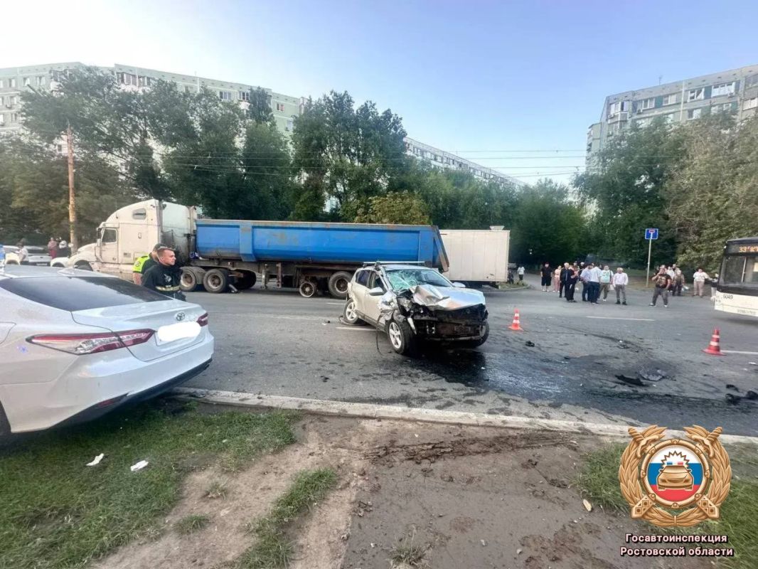 Два человека пострадали в массовом ДТП на Королева в Ростове