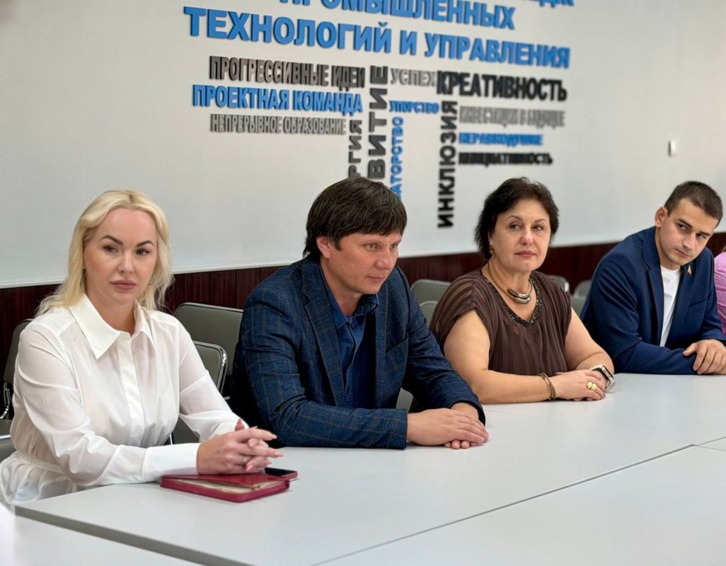 Сегодня в колледже промышленных технологий и управления прошла встреча в рамках образовательной программы по основам финансовой грамотности Сегодня в колледже промышленных технологий и управления прошла встреча в рамках образовательной программы по основам финансовой грамотности