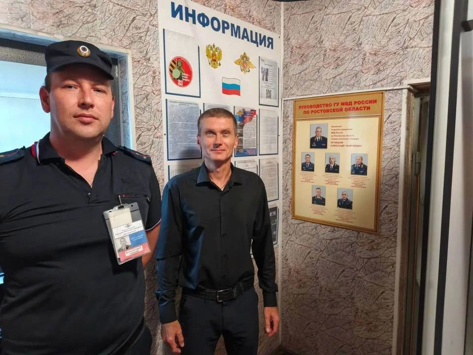 Член Общественного совета при УМВД России по городу Шахты проверил работу дежурной части Член Общественного совета при УМВД России по городу Шахты проверил работу дежурной части