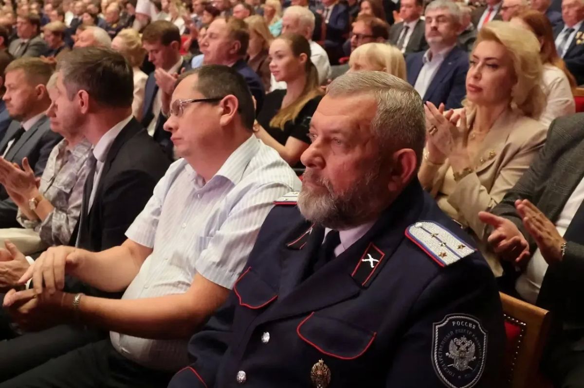 Юрий Слюсарь: На торжественном собрании в преддверии Дня Ростовской области поздравил земляков Юрий Слюсарь: На торжественном собрании в преддверии Дня Ростовской области поздравил земляков