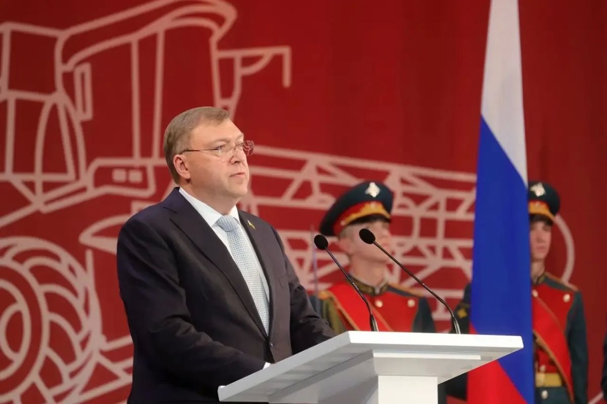 Юрий Слюсарь: На торжественном собрании в преддверии Дня Ростовской области поздравил земляков Юрий Слюсарь: На торжественном собрании в преддверии Дня Ростовской области поздравил земляков