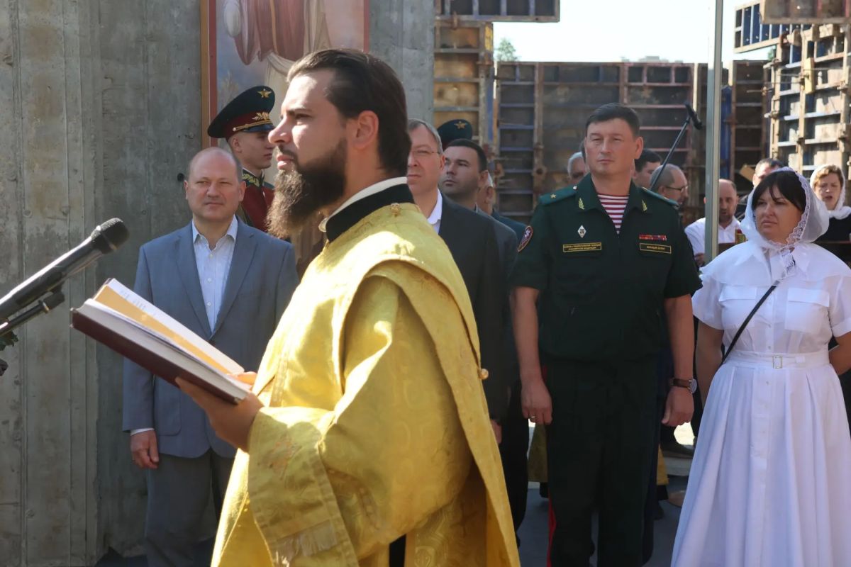 В строящемся храме Александра Невского в Ростове-на-Дону состоялось богослужение при участии войск национальной гвардии В строящемся храме Александра Невского в Ростове-на-Дону состоялось богослужение при участии войск национальной гвардии