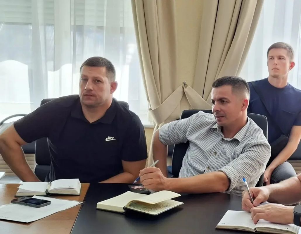 В Новочеркасске прошло заседание штаба по подготовке к осенне-зимнему периоду под руководством директора департамента ЖКХ Дениса Всеволожского В Новочеркасске прошло заседание штаба по подготовке к осенне-зимнему периоду под руководством директора департамента ЖКХ Дениса Всеволожского