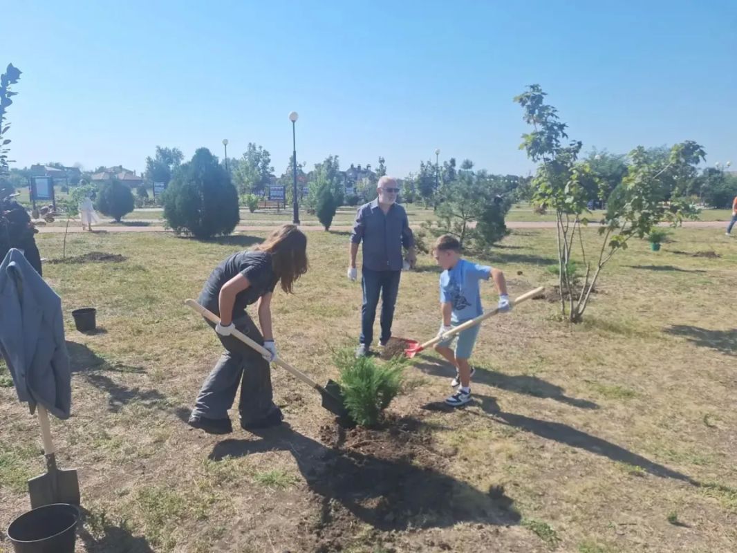 В Парке дружбы народов появилась новая аллея В Парке дружбы народов появилась новая аллея