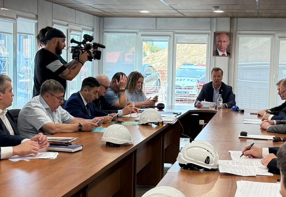 Накануне, 14 сентября, Таганрог с рабочим визитом посетил первый заместитель председателя Совета Федерации РФ Андрей Яцкин Накануне, 14 сентября, Таганрог с рабочим визитом посетил первый заместитель председателя Совета Федерации РФ Андрей Яцкин