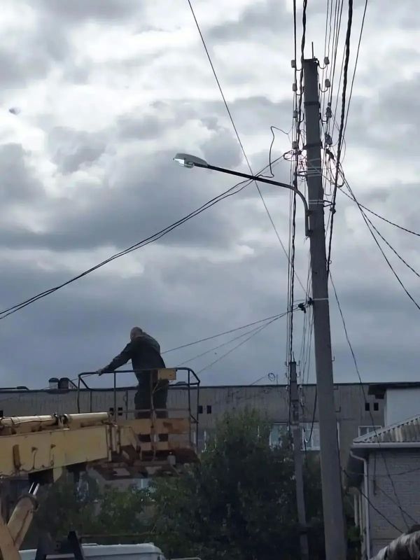 В Шахтах реализуется программа по восстановлению уличного освещения для повышения безопасности горожан В Шахтах реализуется программа по восстановлению уличного освещения для повышения безопасности горожан