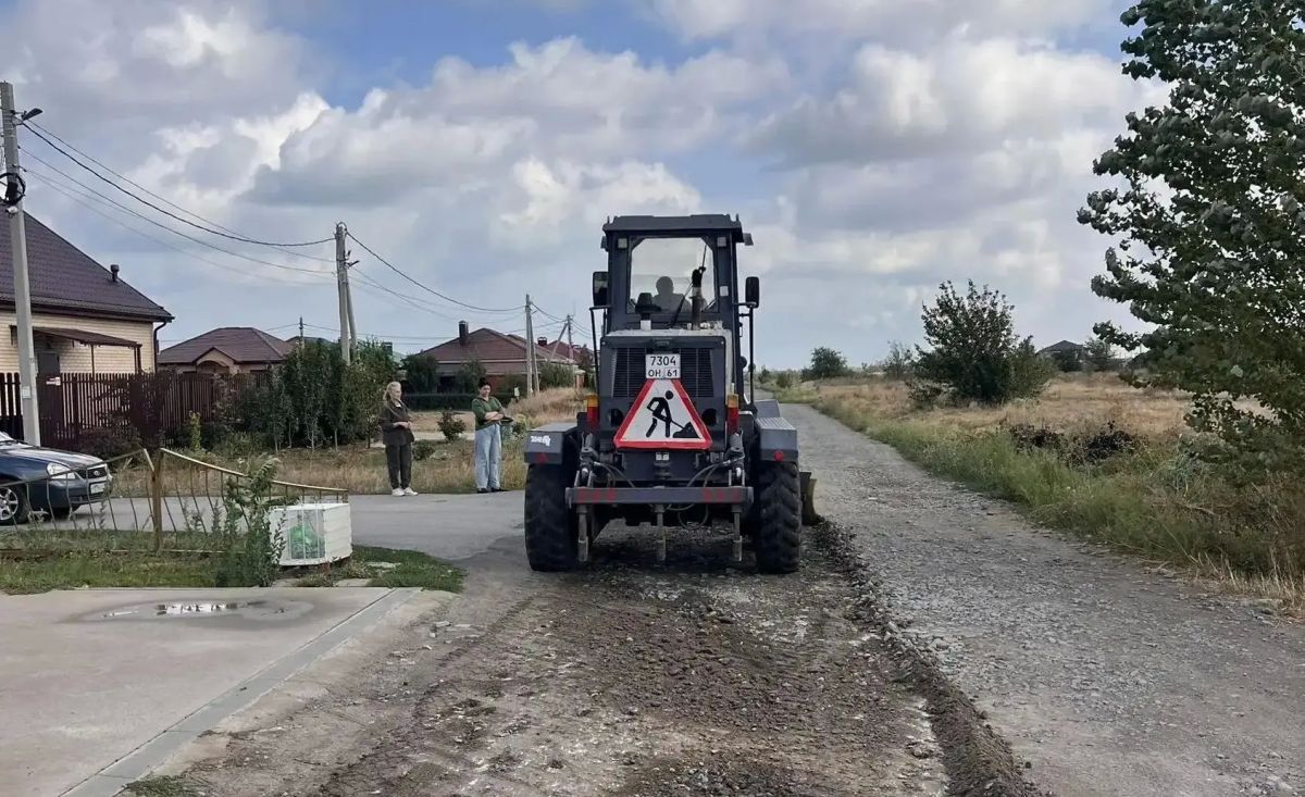 На личном приеме ко мне обратилась жительница проспекта Лазоревого Валентина Ивановна с просьбой привести в порядок участок дороги от проспекта Мира до улицы Индустриальной На личном приеме ко мне обратилась жительница проспекта Лазоревого Валентина Ивановна с просьбой привести в порядок участок дороги от проспекта Мира до улицы Индустриальной
