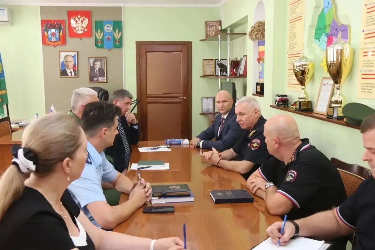 Начальник ГУ МВД России по Ростовской области проверил работу ОМВД по Сальскому району Начальник ГУ МВД России по Ростовской области проверил работу ОМВД по Сальскому району