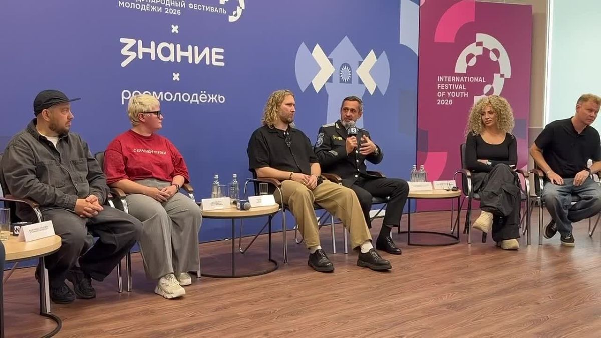 На площадке Международного фестиваля молодёжи в Екатеринбурге в рамках сессии «Музконтент ПФКИ — когда ценности зажигают» состоялось обсуждение актуальных способов популяризации казачьей культуры среди молодого поколения