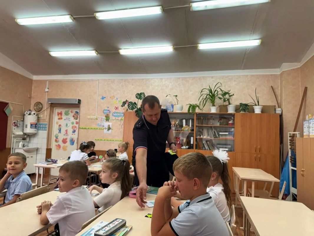 В Шахтах прошла профилактическая акция «Дом-Школа!» В Шахтах прошла профилактическая акция «Дом-Школа!»