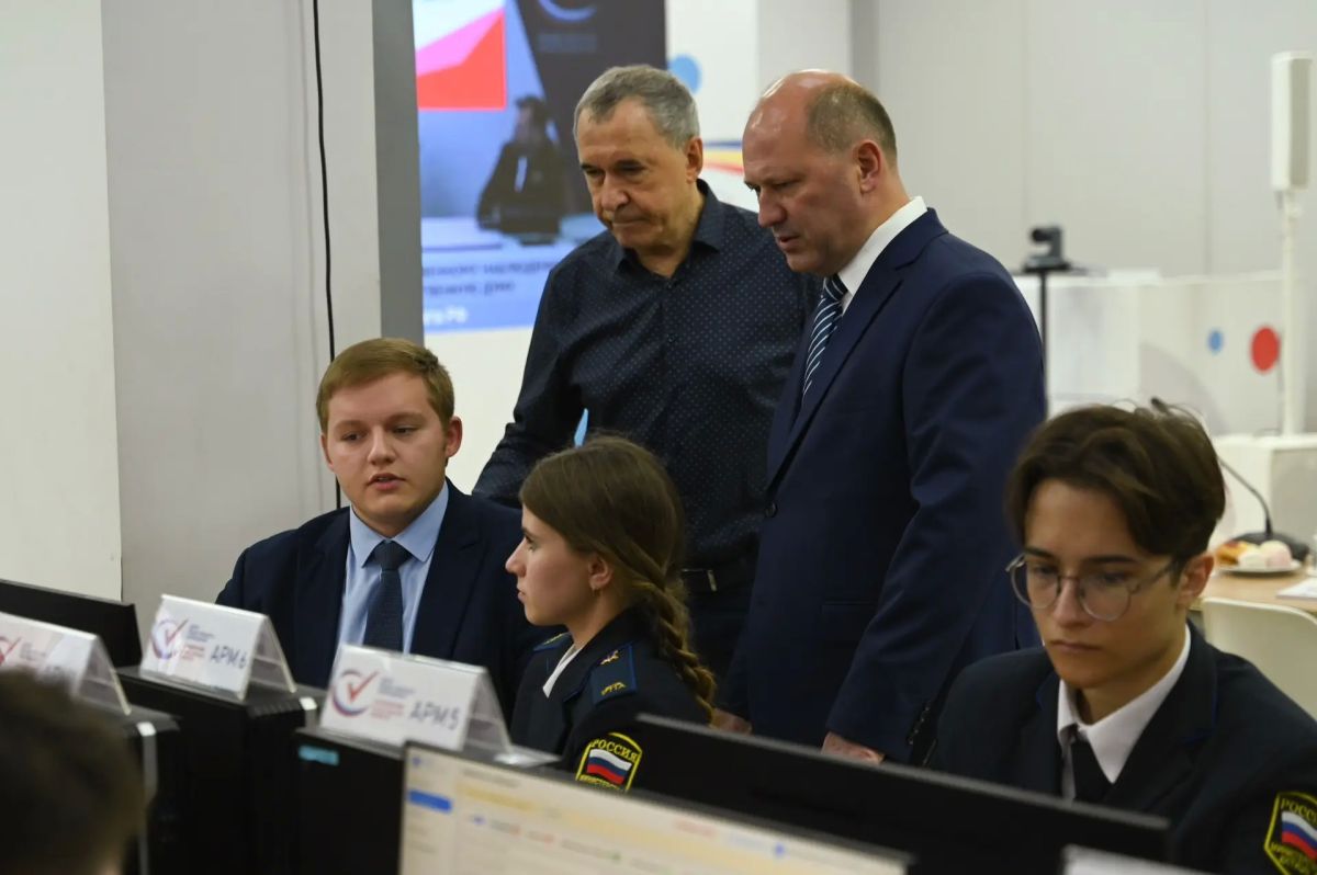 Александр Скрябин: Посетил сегодня днём Центр общественного наблюдения за выборами, который будет работать в нашем городе на протяжении всех трех дней голосования — 18, 19 и 20 сентября Александр Скрябин: Посетил сегодня днём Центр общественного наблюдения за выборами, который будет работать в нашем городе на протяжении всех трех дней голосования — 18, 19 и 20 сентября