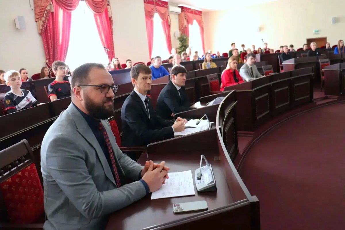 В Шахтах прошел масштабный антинаркотический форум, который объединил власть, духовенство, педагогов, врачей, общественников и, главное, молодежь В Шахтах прошел масштабный антинаркотический форум, который объединил власть, духовенство, педагогов, врачей, общественников и, главное, молодежь