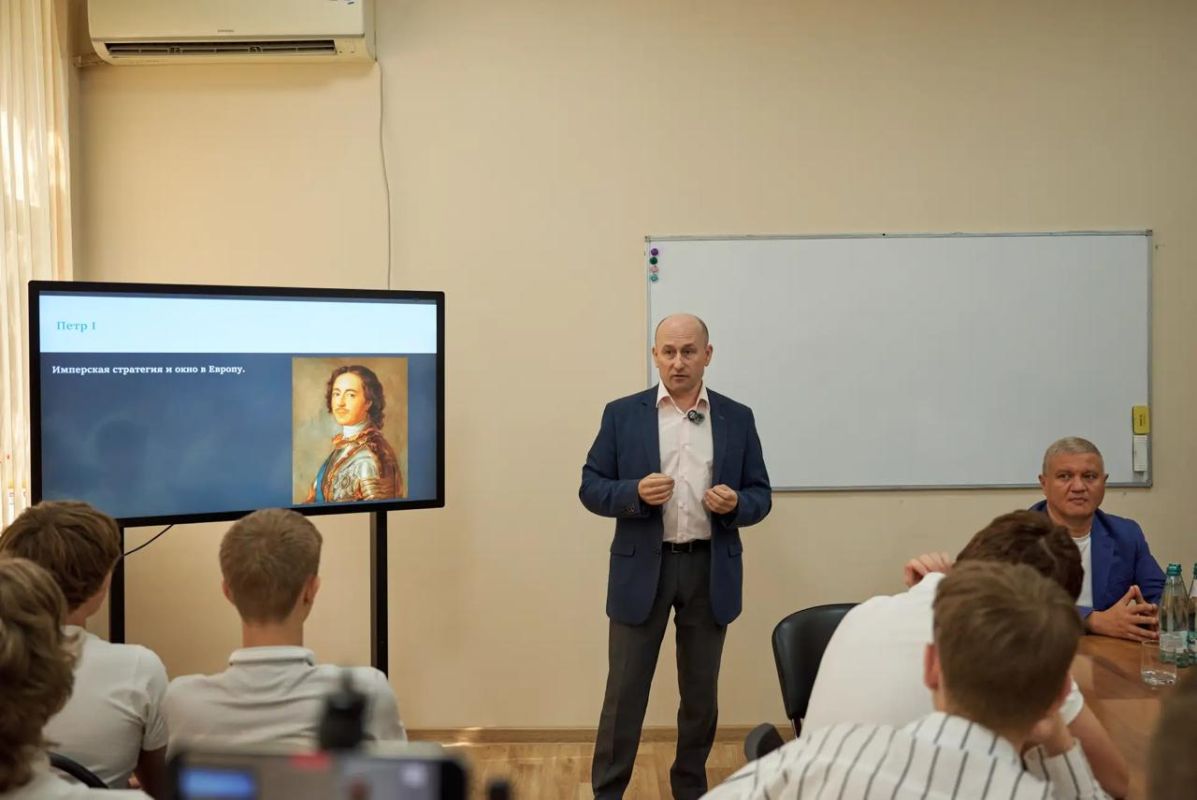Николай Стариков: Прочитал лекцию для студентов Донского промышленно-технического колледжа имени Б.Н. Слюсаря Николай Стариков: Прочитал лекцию для студентов Донского промышленно-технического колледжа имени Б.Н. Слюсаря