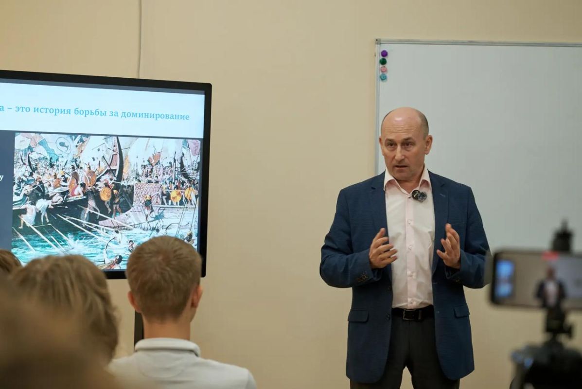 Николай Стариков: Прочитал лекцию для студентов Донского промышленно-технического колледжа имени Б.Н. Слюсаря Николай Стариков: Прочитал лекцию для студентов Донского промышленно-технического колледжа имени Б.Н. Слюсаря