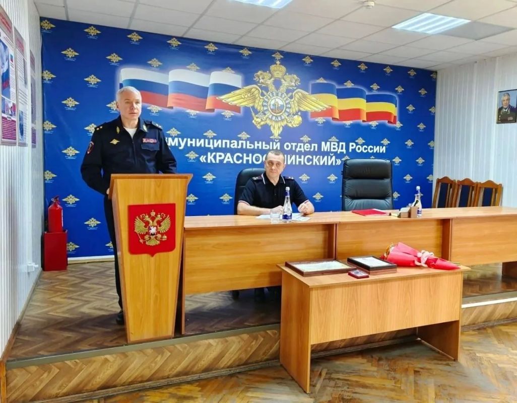 Начальник областного главка МВД провел личный прием граждан в городе Красный-Сулин Начальник областного главка МВД провел личный прием граждан в городе Красный-Сулин