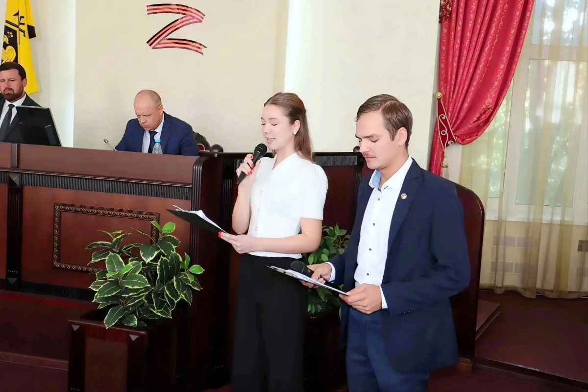 В Шахтах прошел масштабный антинаркотический форум, который объединил власть, духовенство, педагогов, врачей, общественников и, главное, молодежь В Шахтах прошел масштабный антинаркотический форум, который объединил власть, духовенство, педагогов, врачей, общественников и, главное, молодежь