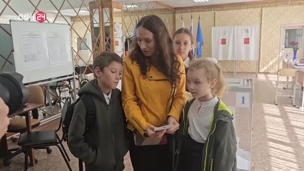 Многодетная мама нашла время и уже проголосовала на выборах