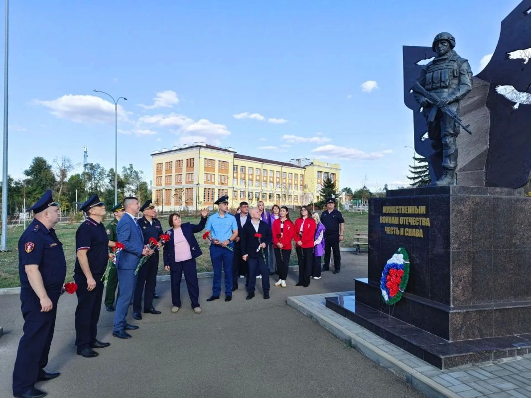 Начальник областного главка МВД провел личный прием граждан в городе Красный-Сулин Начальник областного главка МВД провел личный прием граждан в городе Красный-Сулин