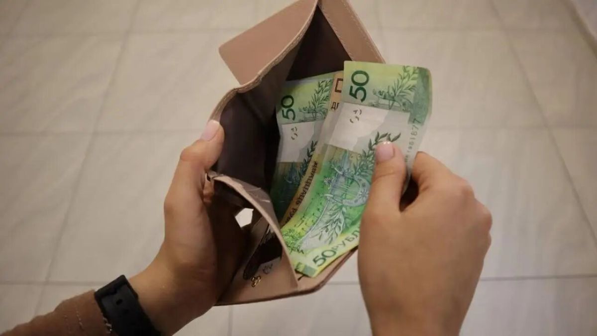 Досрочная пенсия или доплата: что выбрать белорусам с вредными условиями труда?