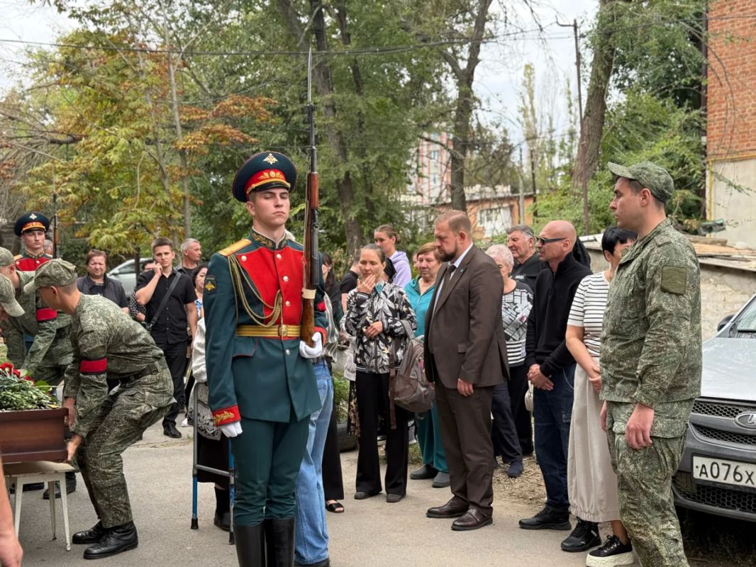Сегодня Батайск проводил в последний путь Григория Николаевича Кравцова – участника Великой Отечественной войны, Почётного гражданина нашего города Сегодня Батайск проводил в последний путь Григория Николаевича Кравцова – участника Великой Отечественной войны, Почётного гражданина нашего города