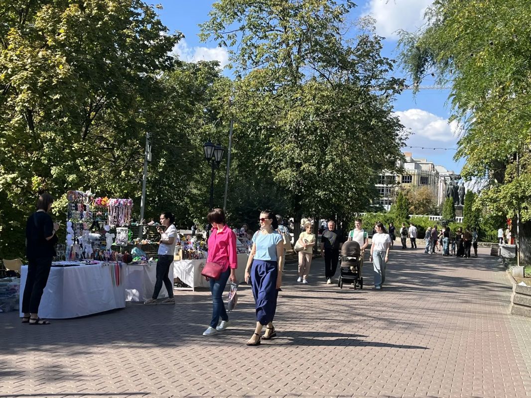 Возле парка Горького можно подписать открытку с фото первого головы Ростова Андрея Матвеевича Байкова Возле парка Горького можно подписать открытку с фото первого головы Ростова Андрея Матвеевича Байкова