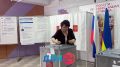 Губернатор Юрий Слюсарь пришёл на выборы с мамой