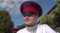 Александр Чухлебов пришл на избирательный участок с женой и дочерью