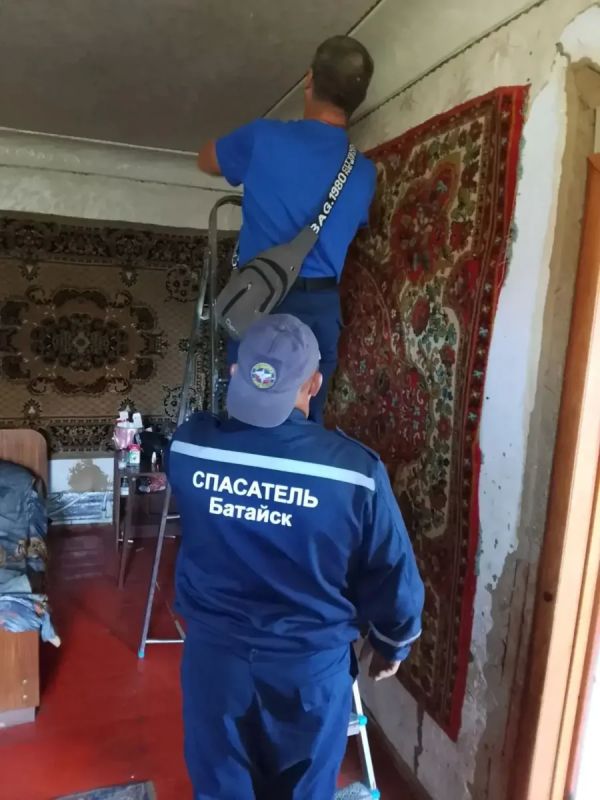 В Батайске устанавливают пожарные извещатели в домах семей, которым нужна особая поддержка В Батайске устанавливают пожарные извещатели в домах семей, которым нужна особая поддержка