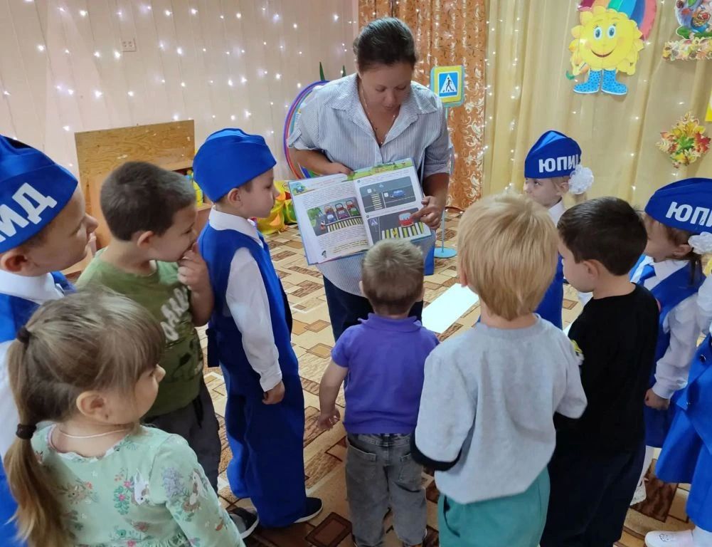 Сотрудники шахтинских библиотек проводят для детей просветительские мероприятия по правилам дорожного движения Сотрудники шахтинских библиотек проводят для детей просветительские мероприятия по правилам дорожного движения